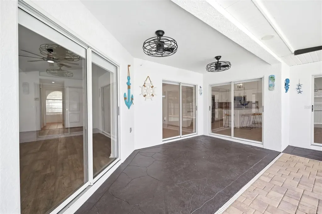 2210 Towering Oaks Circle Seffner FL 33584