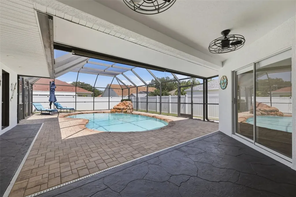 2210 Towering Oaks Circle Seffner FL 33584