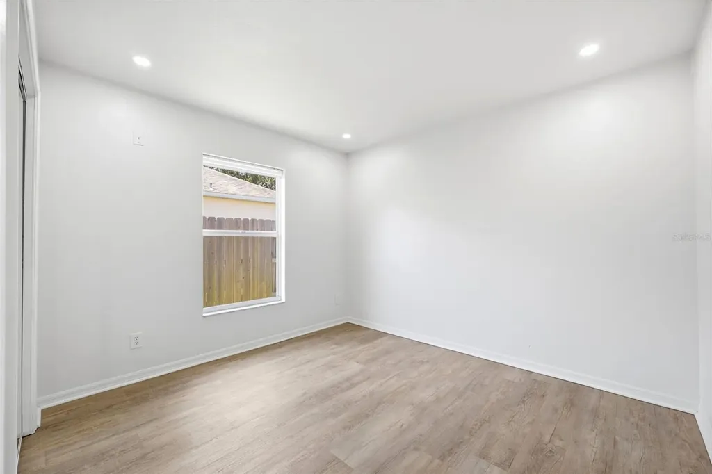 2210 Towering Oaks Circle Seffner FL 33584