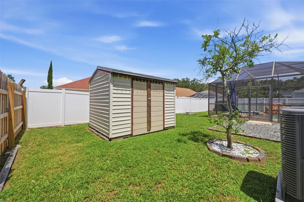 2210 Towering Oaks Circle Seffner FL 33584