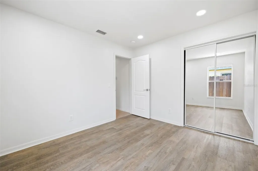 2210 Towering Oaks Circle Seffner FL 33584