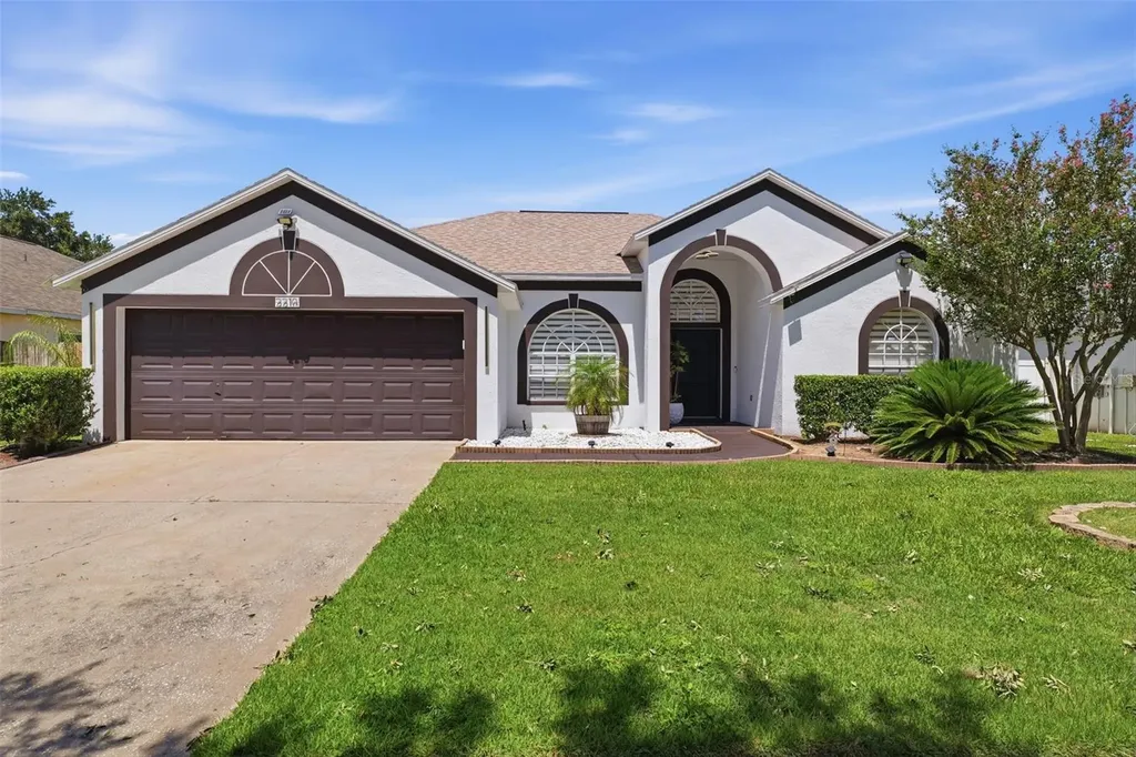 2210 Towering Oaks Circle Seffner FL 33584