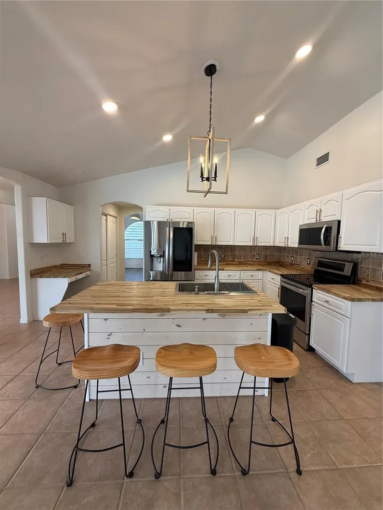 2210 Towering Oaks Circle Seffner FL 33584