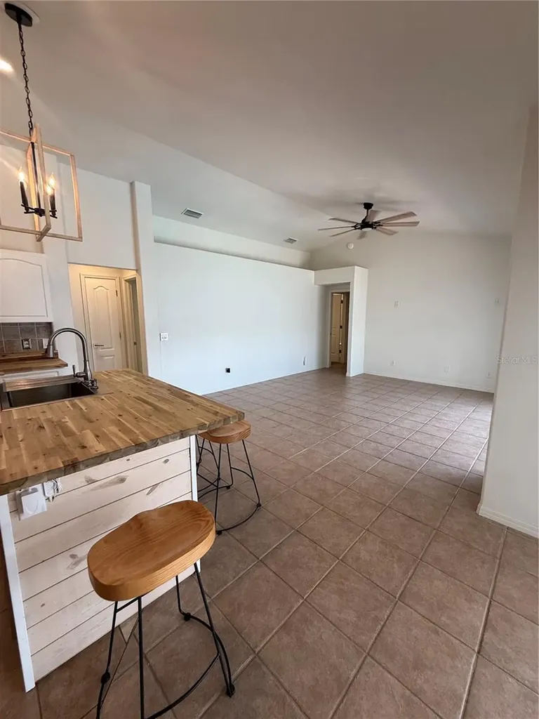 2210 Towering Oaks Circle Seffner FL 33584