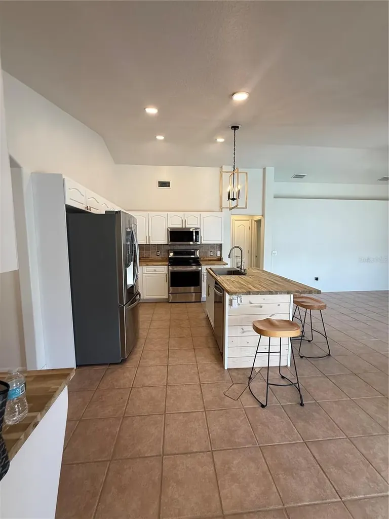 2210 Towering Oaks Circle Seffner FL 33584
