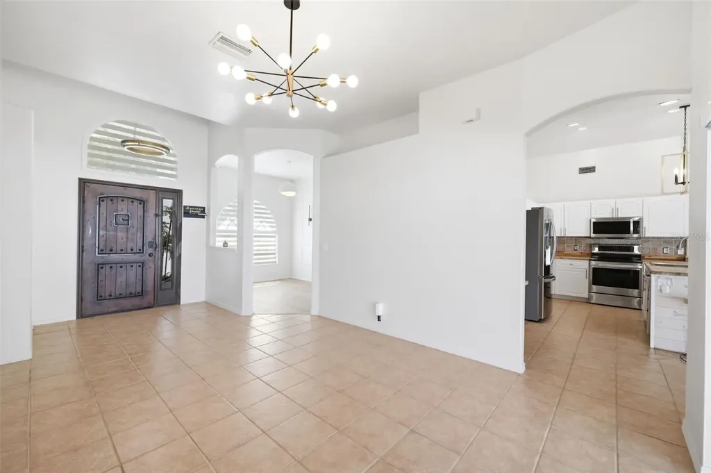 2210 Towering Oaks Circle Seffner FL 33584
