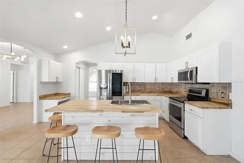 2210 Towering Oaks Circle Seffner FL 33584