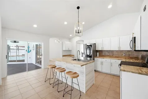 2210 Towering Oaks Circle Seffner FL 33584