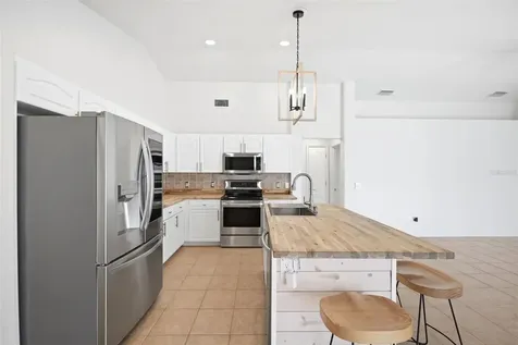 2210 Towering Oaks Circle Seffner FL 33584