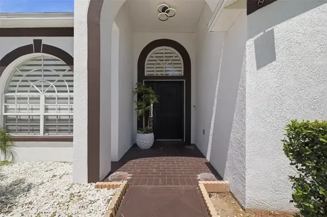 2210 Towering Oaks Circle Seffner FL 33584