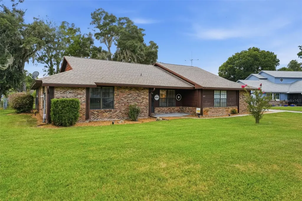 1805 Virginia Court Tavares FL 32778