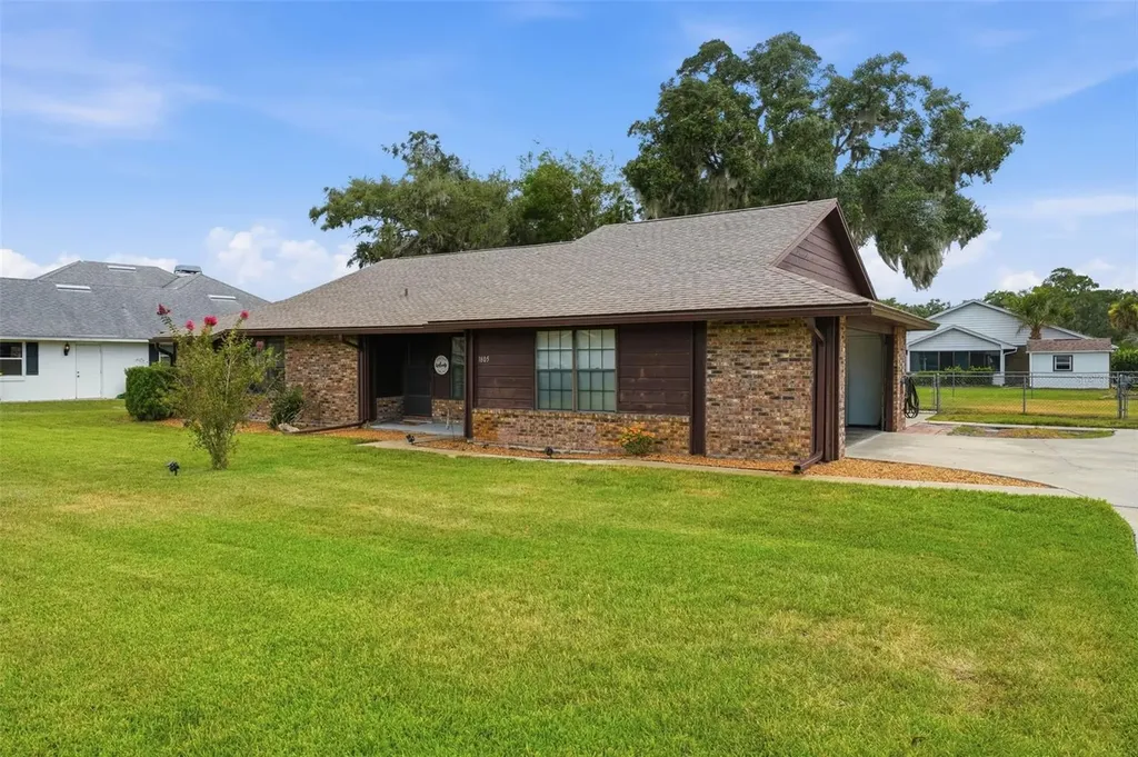 1805 Virginia Court Tavares FL 32778
