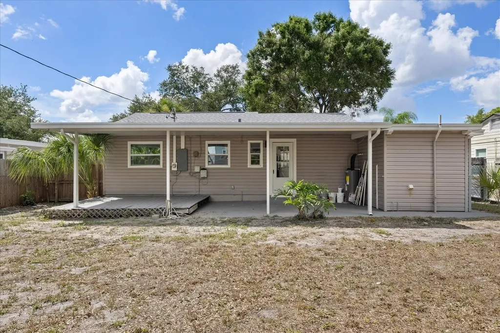 8211 Diagonal Road N St Petersburg FL 33702