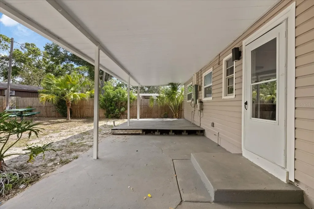 8211 Diagonal Road N St Petersburg FL 33702