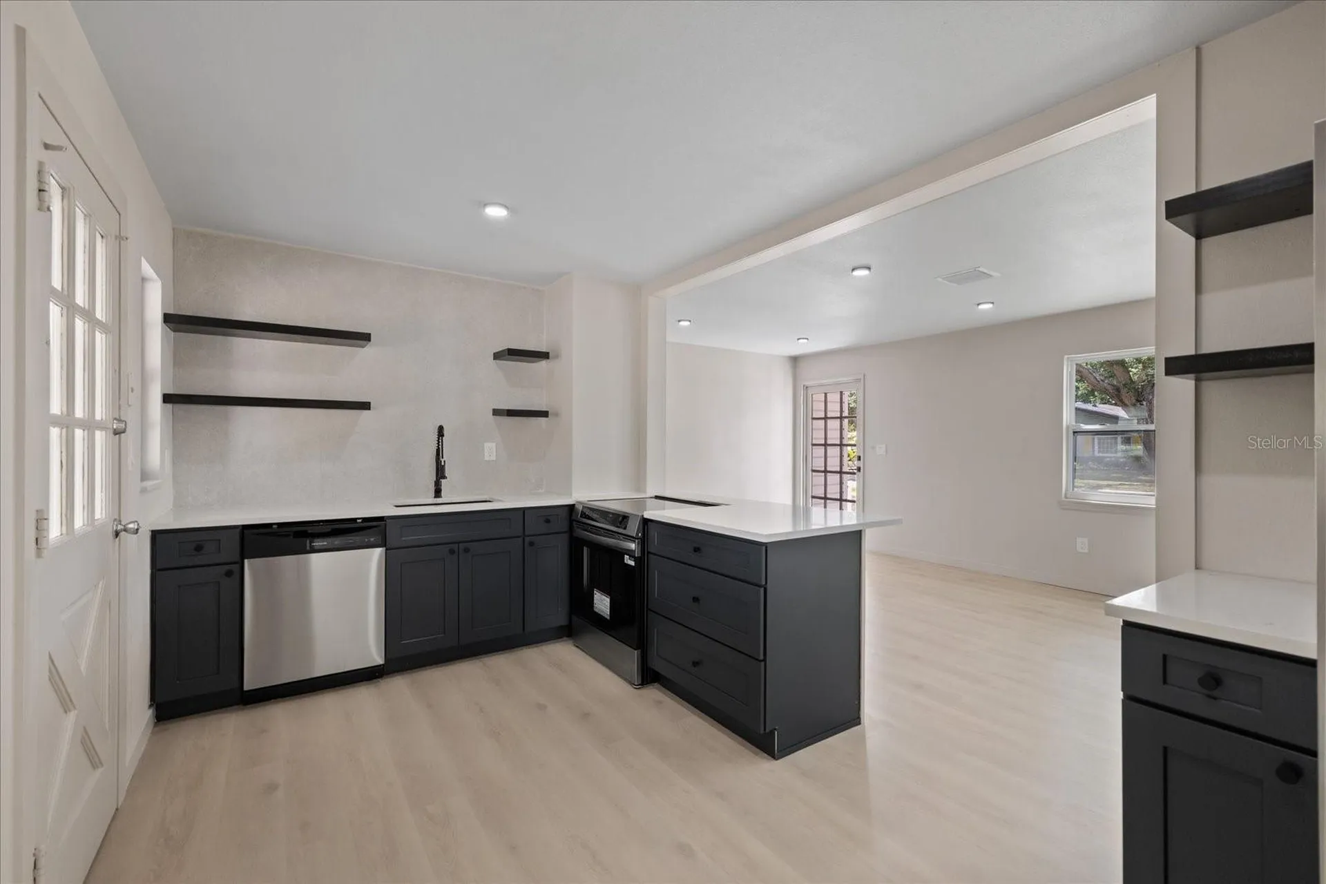 8211 Diagonal Road N St Petersburg FL 33702