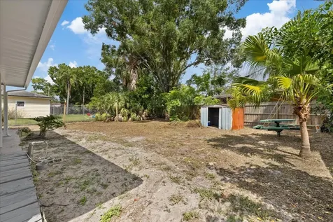 8211 Diagonal Road N St Petersburg FL 33702