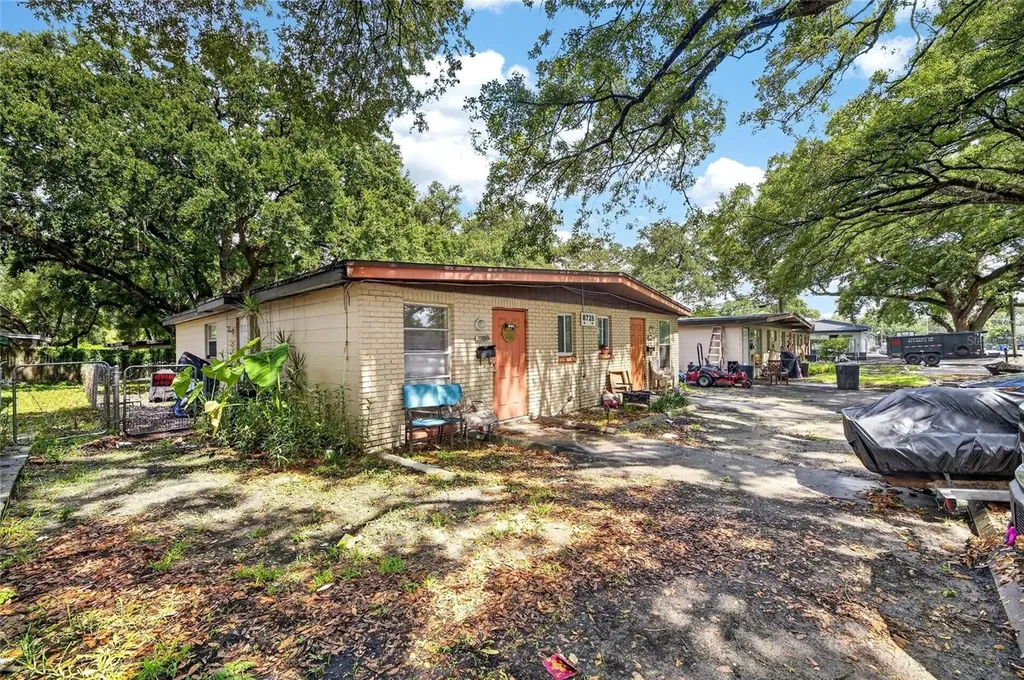 8726 & 8728 N 48th Street Tampa FL 33617