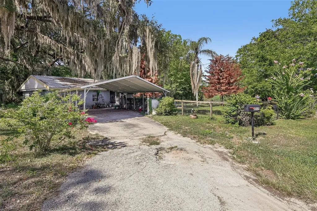 2315 Edgewater Avenue Leesburg FL 34748