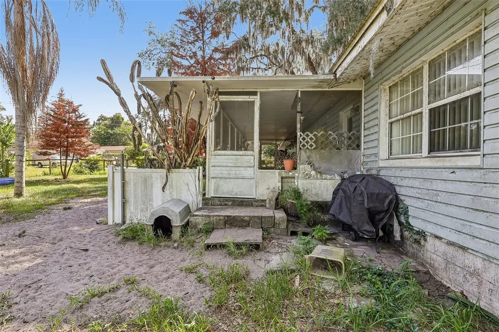 2315 Edgewater Avenue Leesburg FL 34748