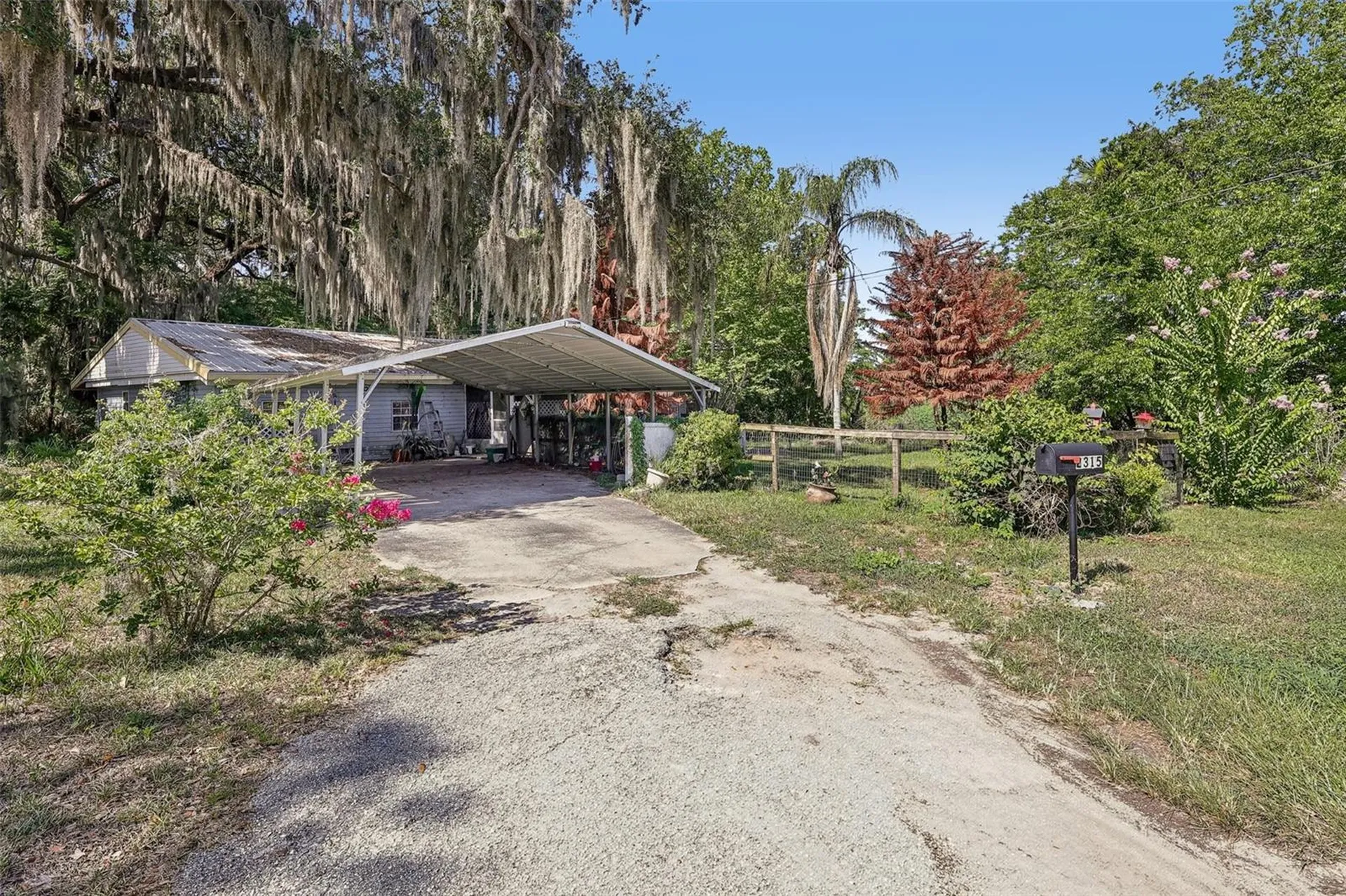 2315 Edgewater Avenue Leesburg FL 34748