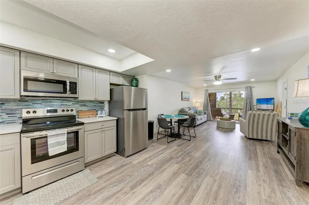 6470 Hollywood Boulevard Sarasota FL 34231