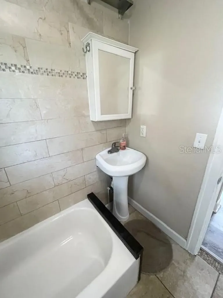 102 W Elm Street Tampa FL 33604