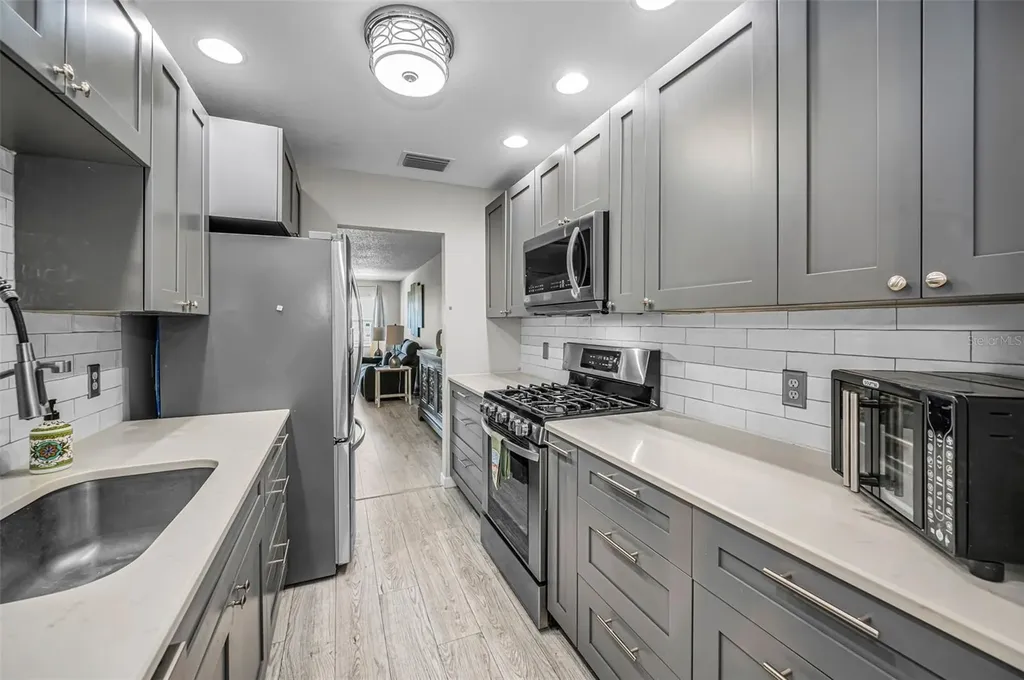 5725 80th Street N St Petersburg FL 33709