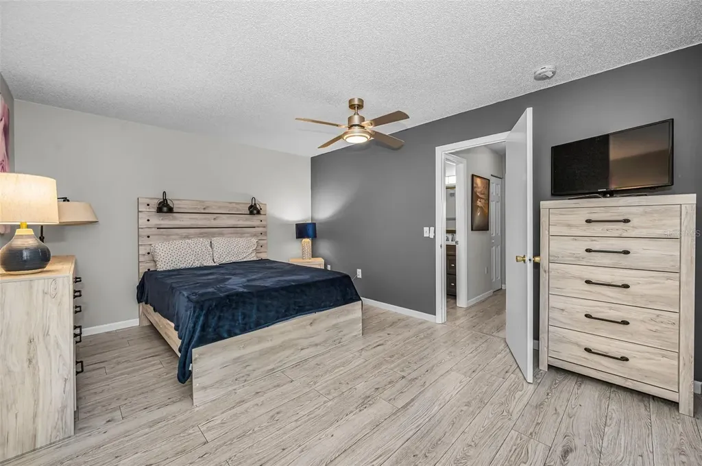 5725 80th Street N St Petersburg FL 33709