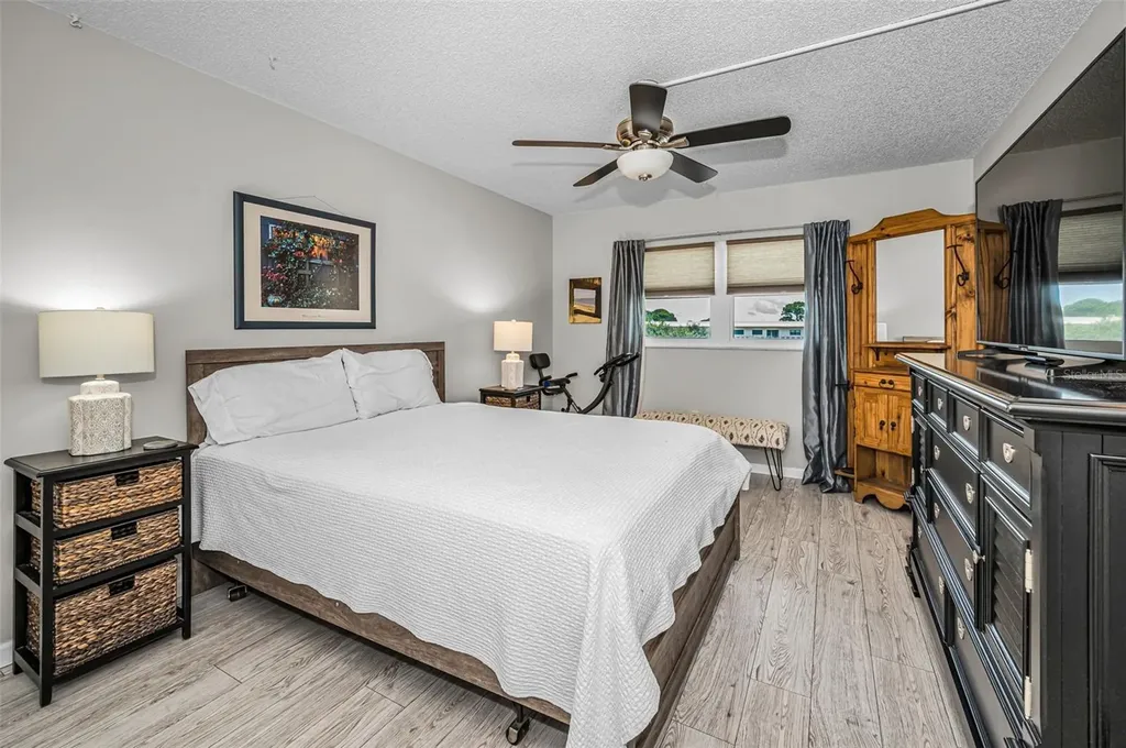 5725 80th Street N St Petersburg FL 33709