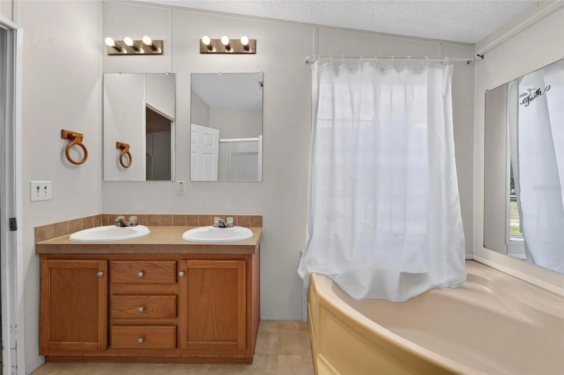 1205 Crystal Springs Road Zephyrhills FL 33540
