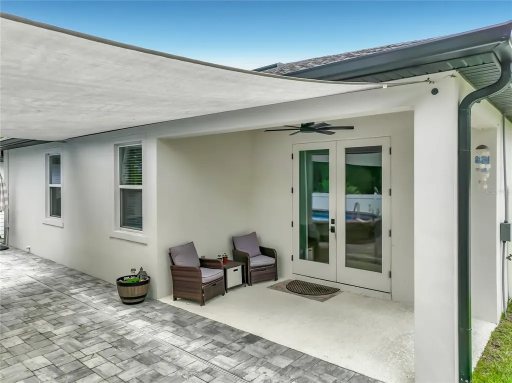 301 4th Street Geneva FL 32732