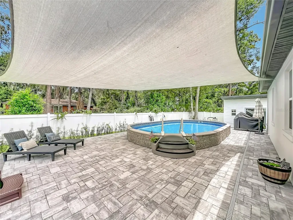 301 4th Street Geneva FL 32732