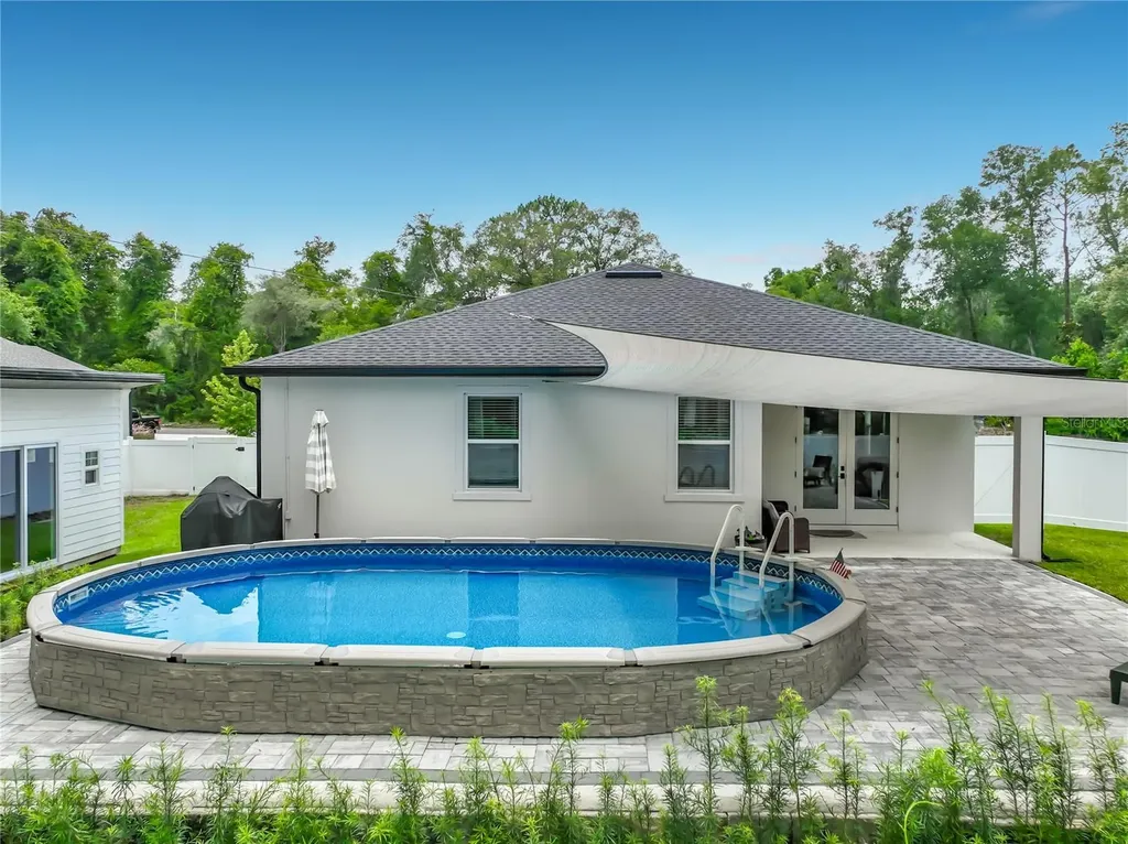 301 4th Street Geneva FL 32732