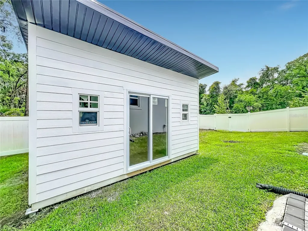 301 4th Street Geneva FL 32732