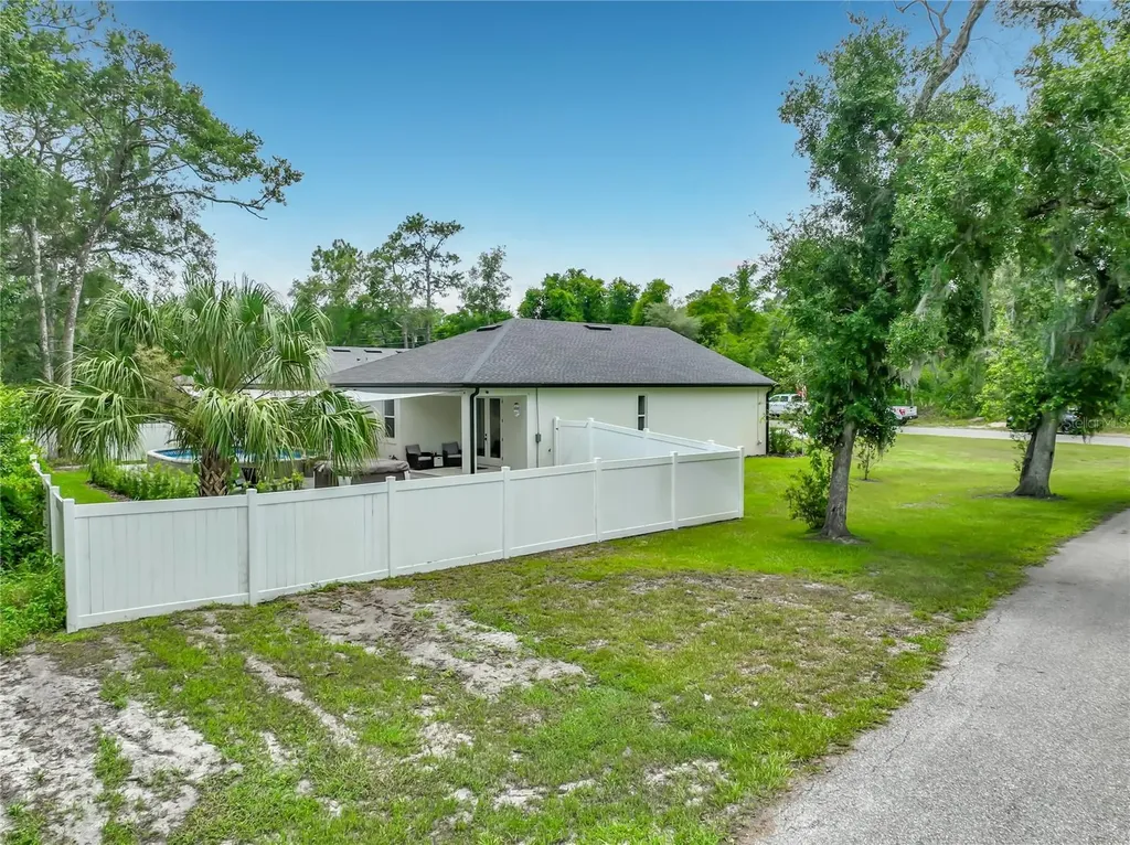 301 4th Street Geneva FL 32732