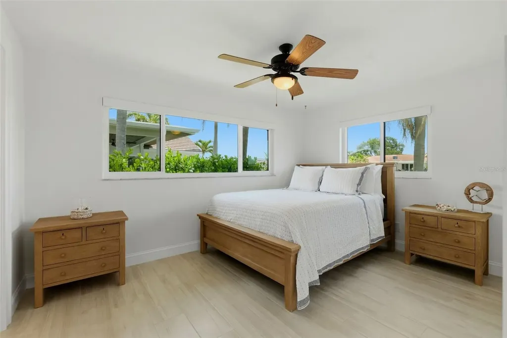 1974 Hawaii Avenue NE St Petersburg FL 33703