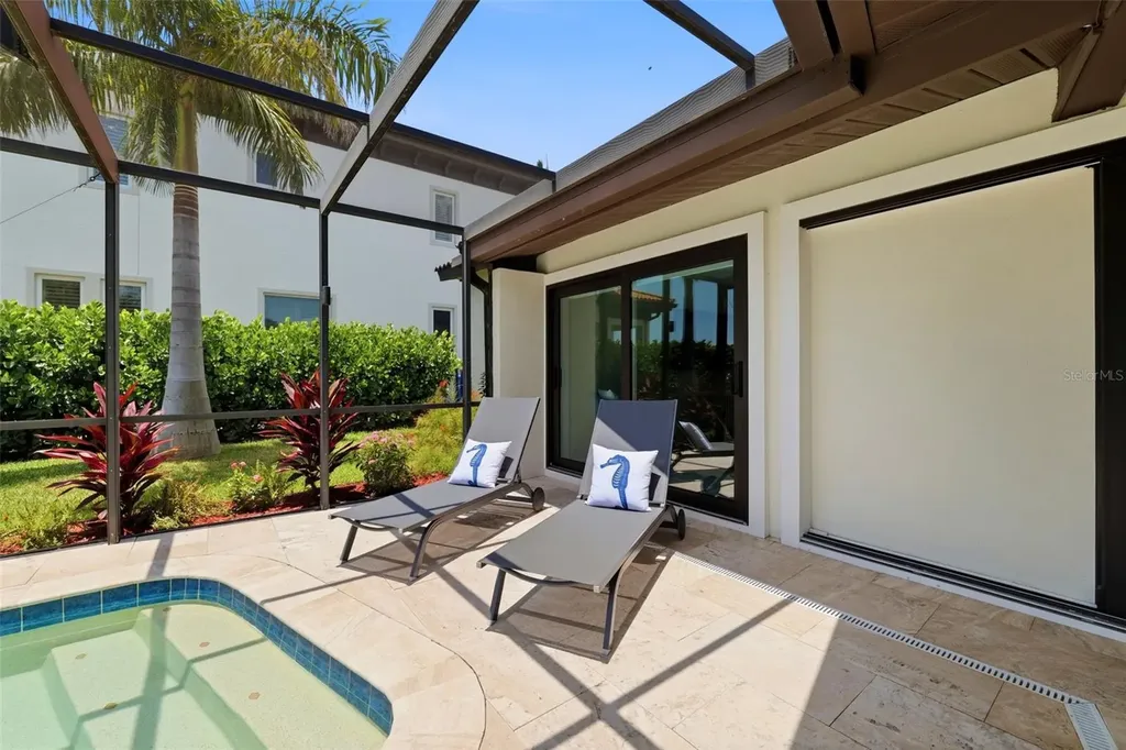 1974 Hawaii Avenue NE St Petersburg FL 33703