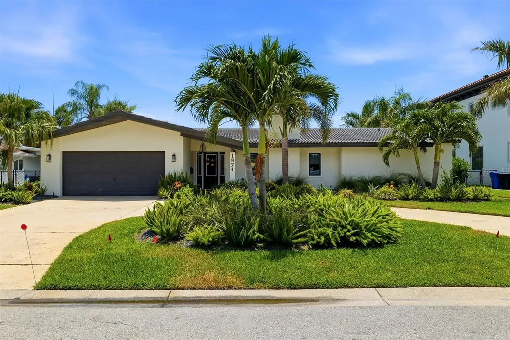 1974 Hawaii Avenue NE St Petersburg FL 33703