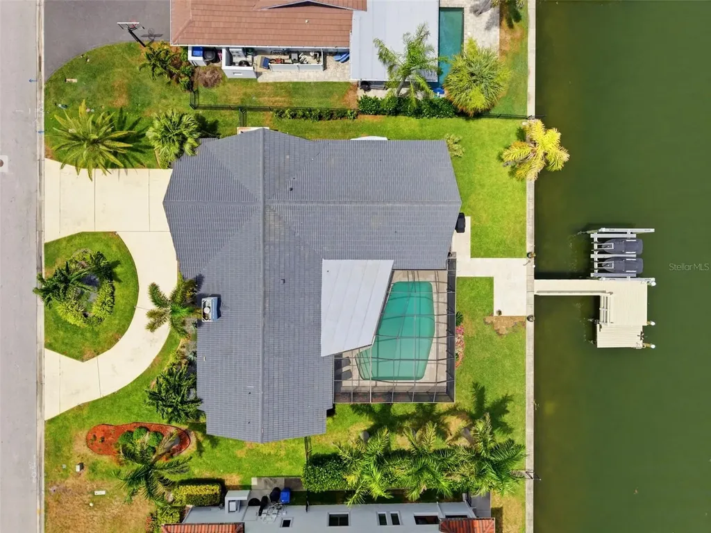 1974 Hawaii Avenue NE St Petersburg FL 33703