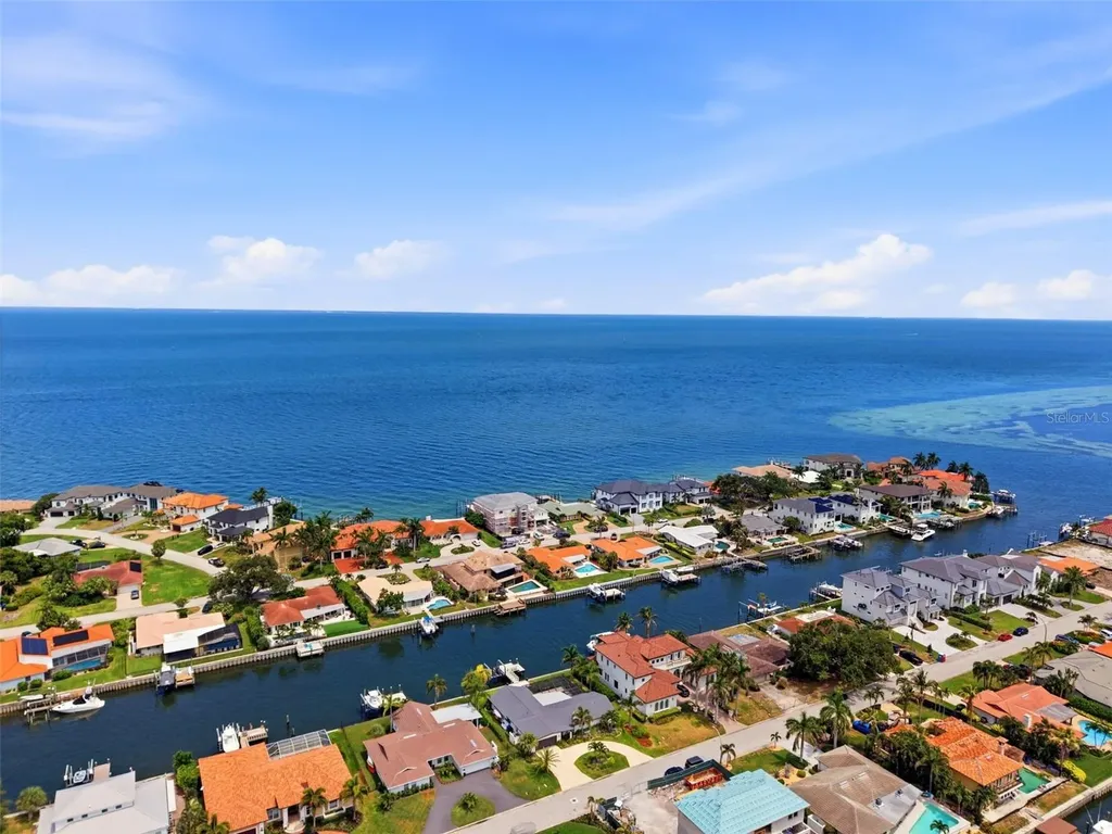 1974 Hawaii Avenue NE St Petersburg FL 33703