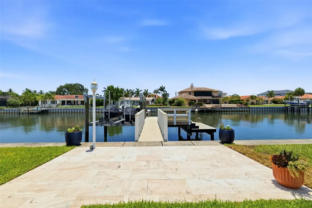 1974 Hawaii Avenue NE St Petersburg FL 33703