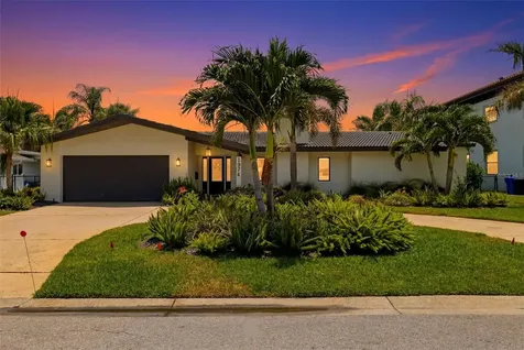 1974 Hawaii Avenue NE St Petersburg FL 33703