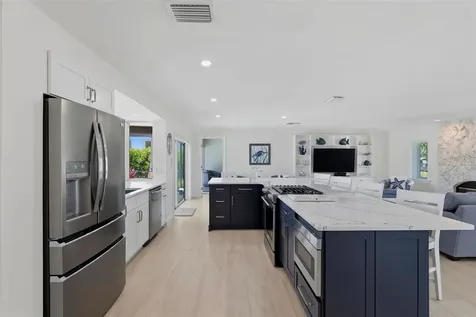 1974 Hawaii Avenue NE St Petersburg FL 33703