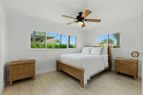 1974 Hawaii Avenue NE St Petersburg FL 33703