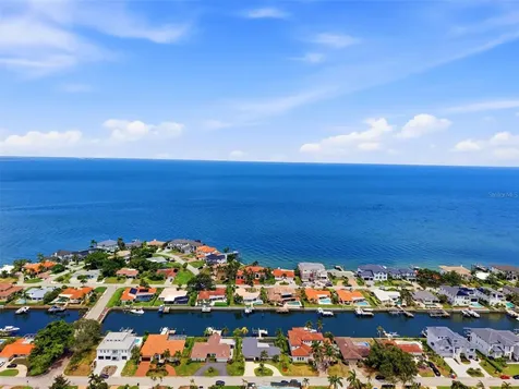 1974 Hawaii Avenue NE St Petersburg FL 33703