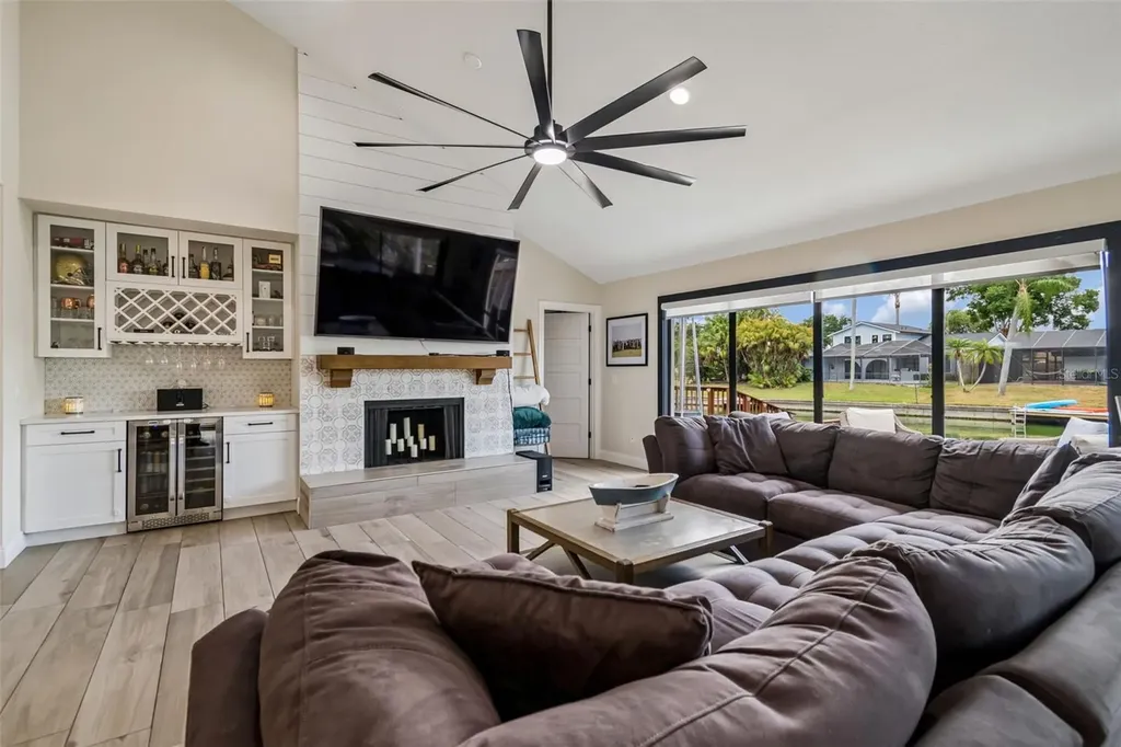 5821 Schooner Way Tampa FL 33615