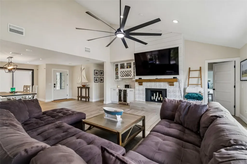 5821 Schooner Way Tampa FL 33615