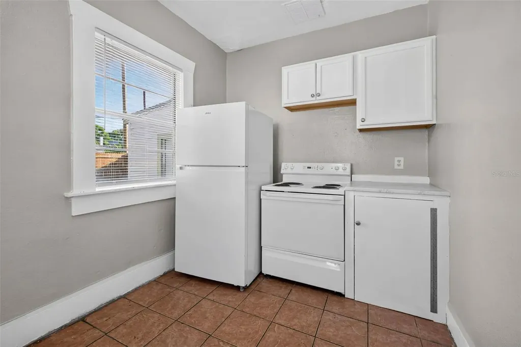1042 8th Avenue S St Petersburg FL 33705