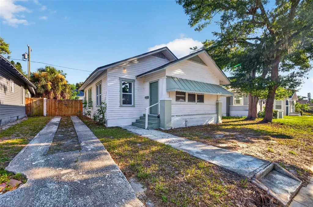 1042 8th Avenue S St Petersburg FL 33705