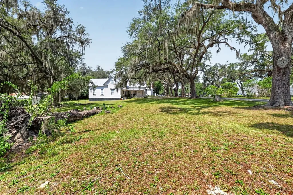 112 W Mcclendon Street Lady Lake FL 32159